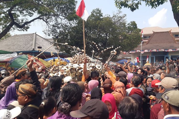 Dua Kubu Keraton Solo Gelar Grebeg Maulud Hari Ini, 4 Pasang Gunungan Jadi Rebutan Warga
