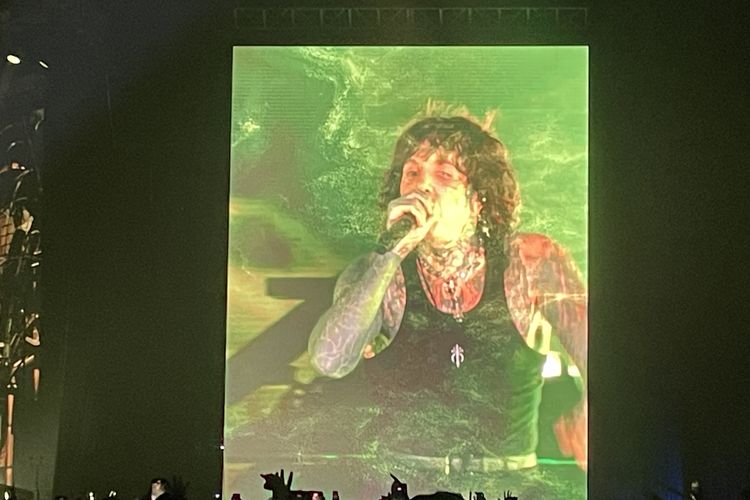 Bring Me The Horizon (BMTH) menggelar konser di Ancol Beach City International Stadium Ancol, Jakarta Utara pada Jumat (10/11/2023) malam. 