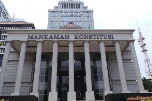 Pimpinan Komisi III: Hakim MK Harus Diawasi, tetapi Tak Hierarkis