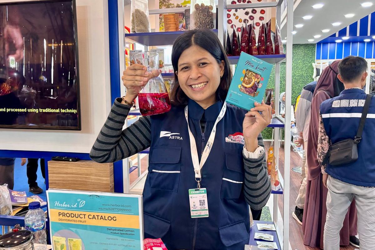Founder Herboir.id, Upit (40) bercerita alasan dan perjalanan berbisnis buah kering, bekerja sama dengan petani lokal, hingga tantangan bisnis.