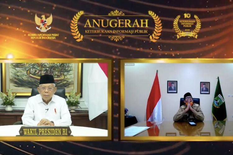 Gubernur Banten Wahidin Halim (WH), saat menerima penghargaan Kategori Informatif pada Anugerah Keterbukaan Informasi Publik dari Wakil Presiden Republik Indonesia KH. Maruf Amin secara virtual, Rabu (25/11/2020).