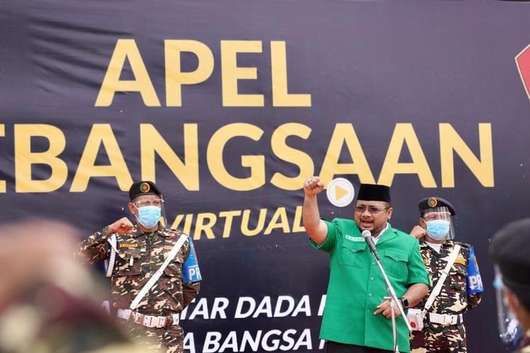 Ketua Umum Pimpinan Pusat GP Ansor, Yaqut Cholil Qoumas atau akrab disapa Gus Yaqut saat memberikan orasi pada Apel Kebangsaan Virtual Banser, di Kabupaten Rembang, Jawa Tengah, Minggu (29/11/2020). 