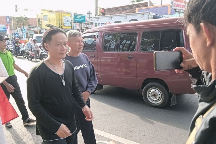Dimyati dan alam mendaftar ke KPU Kota Banjar, jawa Barat, Rabu (28/8/2024).