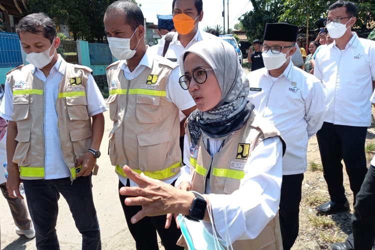 Bupati Lebak, Iti Octavia Jayabaya (berkerudung, kacamata).