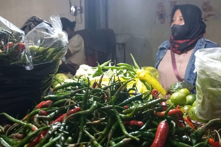 Harga cabai di Pasar Babadan Ungaran Kabupaten Semarang mencapai Rp 100.000 per kilogram
