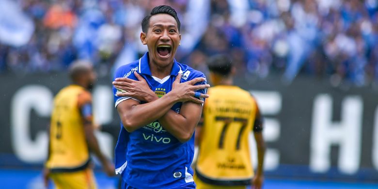 Selebrasi ice cool dari Beckham Putra saat duel Persib Bandung vs Persija Jakarta pada laga pekan ke-17 Super League 2025-2026, Minggu (11/1/2026) di Stadion Gelora Bandung Lautan Api (GBLA). 