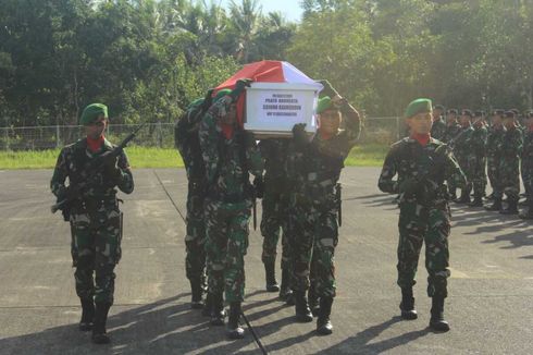 Upacara Militer di Ambon Sambut Jasad Prada Sujono, Korban Heli MI-17 