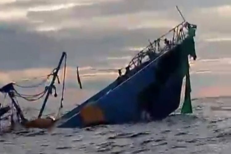 Dihantam Ombak, KM Anaya Tenggelam di Perairan Biaro Sulut