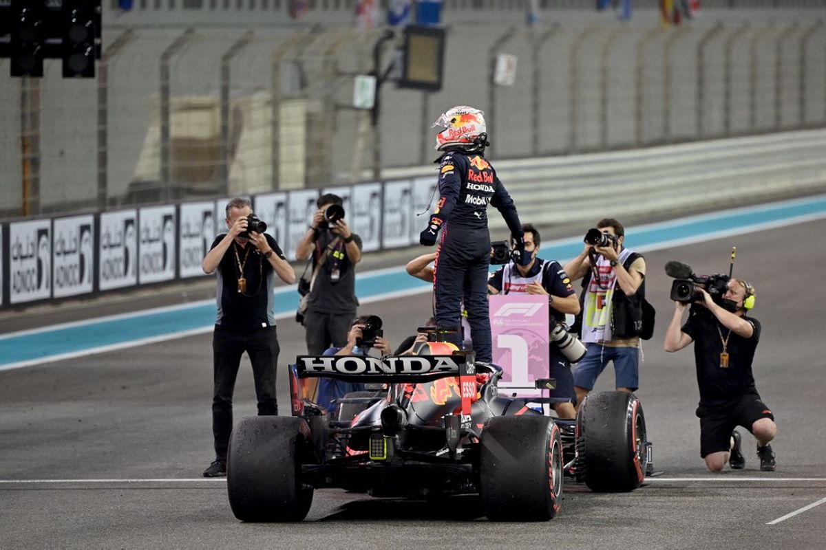 Max Verstappen berhasil jadi juara dunia Formula 1 (F1) 2021. (Photo by ANDREJ ISAKOVIC / AFP)