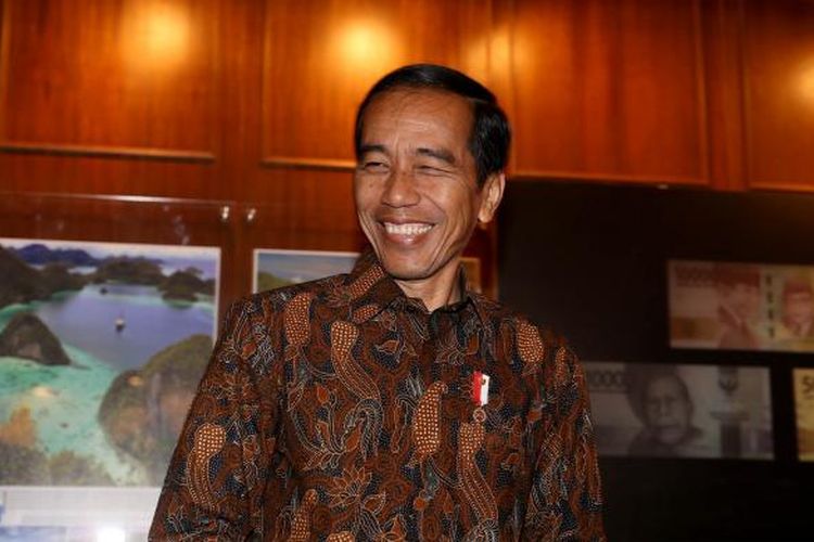 Presiden Joko Widodo saat memberikan keterangan pers di Gedung Bank Indonesia, Senin (19/12/2016). Bank Indonesia meluncurkan uang NKRI baru dengan menampilkan 12 pahlawan nasional, Adapun uang desain baru yang diluncurkan hari ini mencakup tujuh pecahan uang rupiah kertas dan empat pecahan uang rupiah logam.