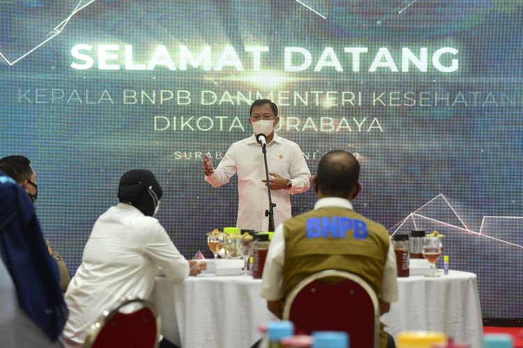 Menteri Kesehatan Terawan Agus Putranto saat memberikan sambutan tentang penanganan Covid-19 di Balai Kota Surabaya, Selasa (2/6/2020).