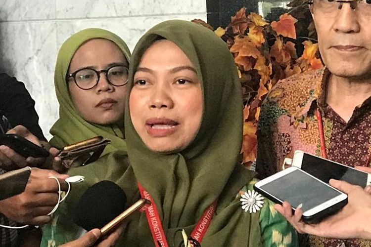 Direktur Eksekutif Perkumpulan untuk Pemilu dan Demokrasi (Perludem) Titi Anggraini usai pembacaan putusan di Gedung MK, Jakarta, Kamis (28/3/2019).