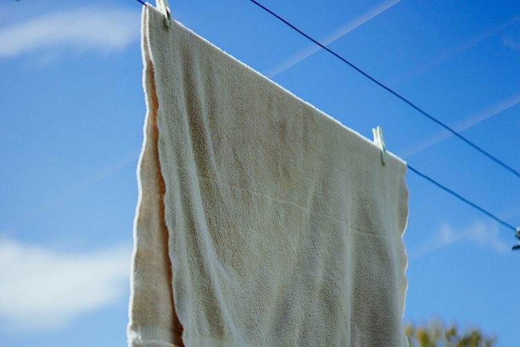 Lama-lama Handuk Jadi Kasar dan Tidak Menyerap Air? Ini Penyebabnya