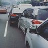 Kecelakaan Beruntun Terjadi di Jalan Tol Cawang-Grogol, 6 Mobil Ringsek
