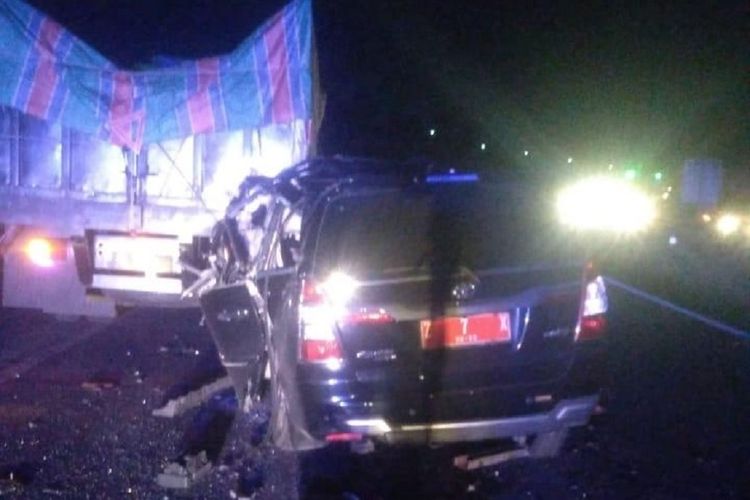 Wakil Ketua DPRD Kota Banjar dari PDI Perjuangan Anwar Hartono, bersama ajudannya, Dedi Wahyudi, tewas dalam kecelakaan di Tol Cipularang KM 94,8, Rabu (23/1/2019) sekitar pukul 04.30 WIB.