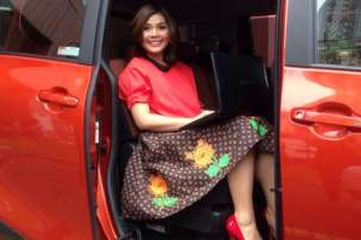 Merry Riana kepincut dengan Toyota Sienta