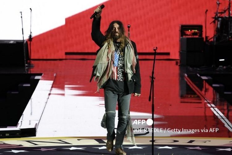 WASHINGTON, DC - JANUARY 20: Billy Ray Cyrus performs during the Liberty Inaugural Ball where President Donald Trump is expected later in the evening on January 20, 2025 in Washington, DC. President Trump attends some of the inaugural balls after taking the oath as the 47th president.   Joe Raedle/Getty Images/AFP (Photo by JOE RAEDLE / GETTY IMAGES NORTH AMERICA / Getty Images via AFP)