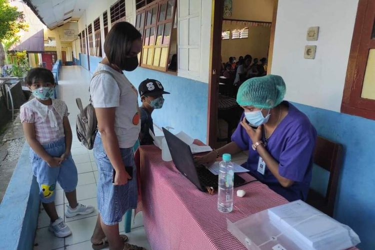 Vaksin anak anak usia 6-11 tahun mulai dilakukan di Kota Ambon, Selasa (11/1/2022)