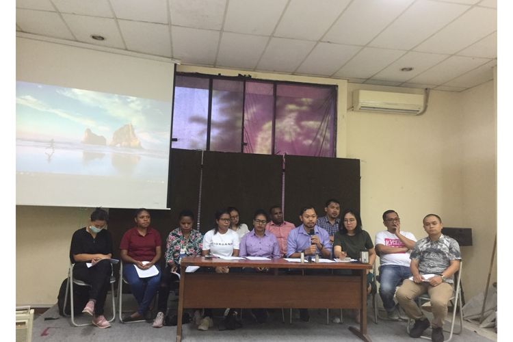 Press Conference sisi gelap perkara enam tersangka kasus pengibaran Bendera Kejora di LBH, Jakarta Pusat, Selasa (19/11/2019).