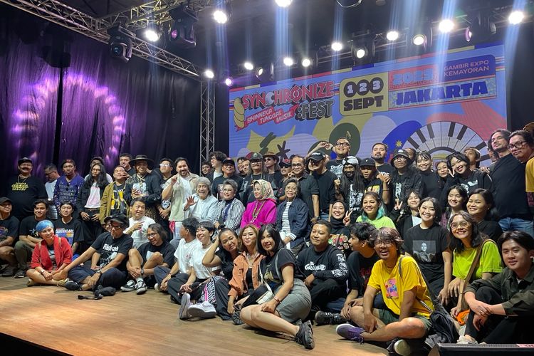 Deretan penampil Synchronize Fest 2023 di dalam jumpa pers di M Bloc, Jakarta Selatan, Selasa (25/7/2023). 