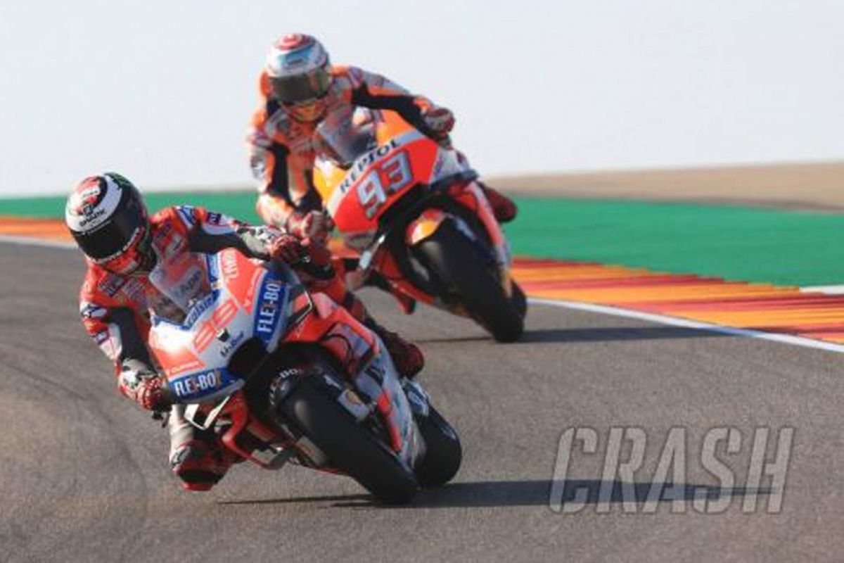 Pebalap Ducati Jorge Lorenzo dan pebalap Repsol Honda Marc Marquez di GP Aragon, Sabtu (22/9/2018)