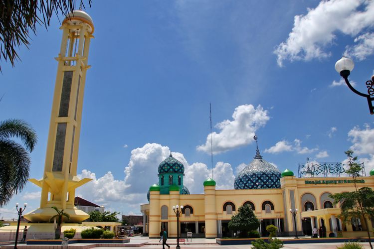 Masjid Agung Al Karomah yang terletak di pusat Kota Martapura.