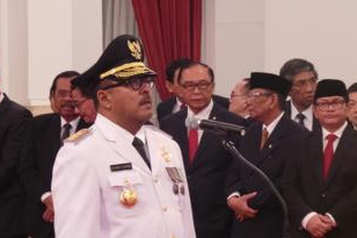 Rano Karno saat dilantik menjadi Gubernur Banten di Istana Negara, Jakarta, Rabu (12/8/2015).