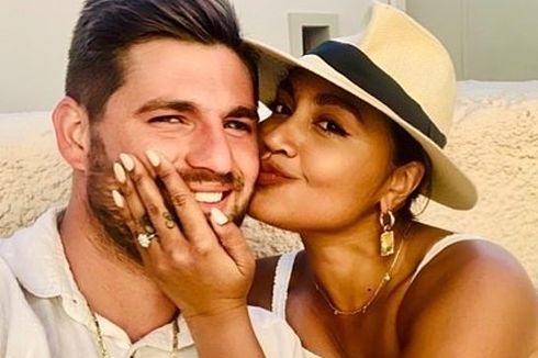 Cincin Pertunangan Jessica Mauboy, Berlian 1,5 Karat Berhias Kupu-kupu