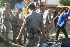 Wali Murid Bantu Satpol PP Bongkar Paksa Segel Sekolah