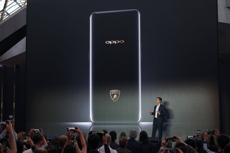 Oppo Find X edisi Lamborghini diluncurkan di Paris, Perancis, Selasa (19/6/2018).