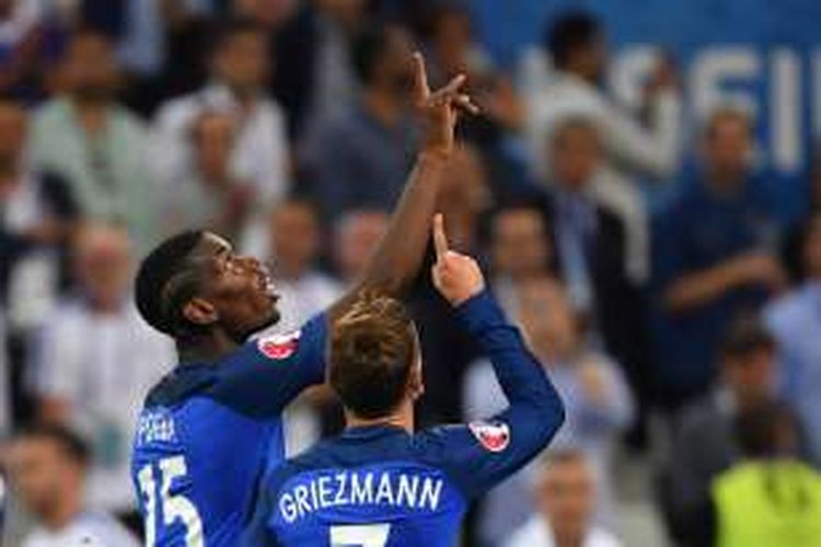 Para pemain Perancis merayakan gol Antoine Griezmann ke gawang Jerman pada semifinal Piala Eropa di Stade Velodrome, Kamis (7/7/2016). 
