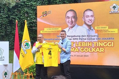 Jadi Kader Golkar, Rian Ernest Diberi Jersey Nomor Punggung 4