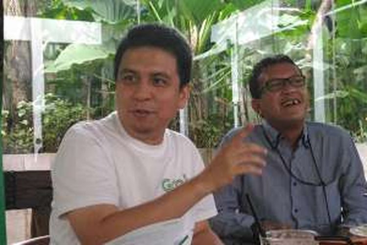 Managing Director Grab Indonesia Ridzki Kramadibrata (kiri), saat berbincang santai bersama wartawan di Jakarta, Rabu (2/3/2016)