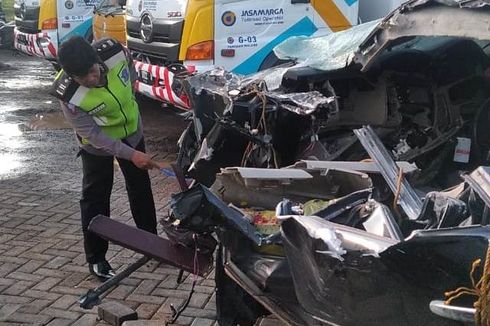 Anak KH Hasyim Muzadi Kecelakaan, Mobil yang Ditumpangi Ringsek