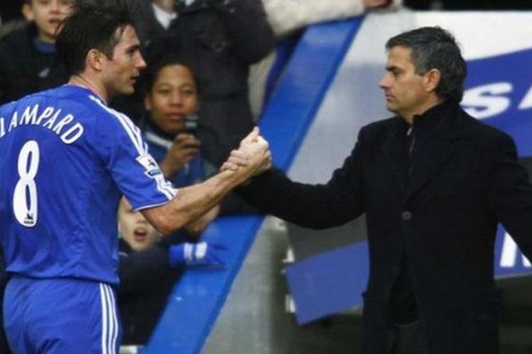 Gelandang Frank Lampard dan Pelatih Jose Mourinho saat masih melatih Chelsea. 