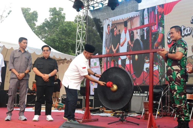 Bupati Kutai Kartanegara (Kukar) Edi Damansyah membuka Expo Merah Putih Sangasanga 2025 di halaman Gedung Sandisa, Kecamatan Sangasanga, Kalimantan Timur, Sabtu (26/1/2025).