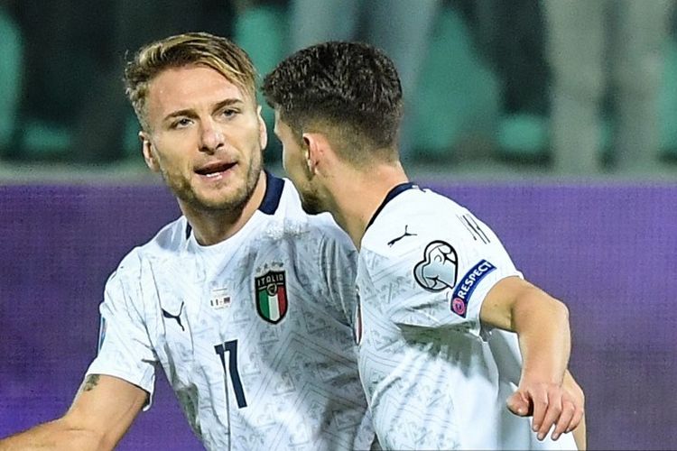 Penyerang Italia, Ciro Immobile, berselebrasi atas gol yang dia ciptakan dalam pertandingan Grup J Kualifikasi Piala Eropa 2020 antara Italia vs Armenia di  Renzo-Barbera stadium, Palermo, pada 18 November 2019.  