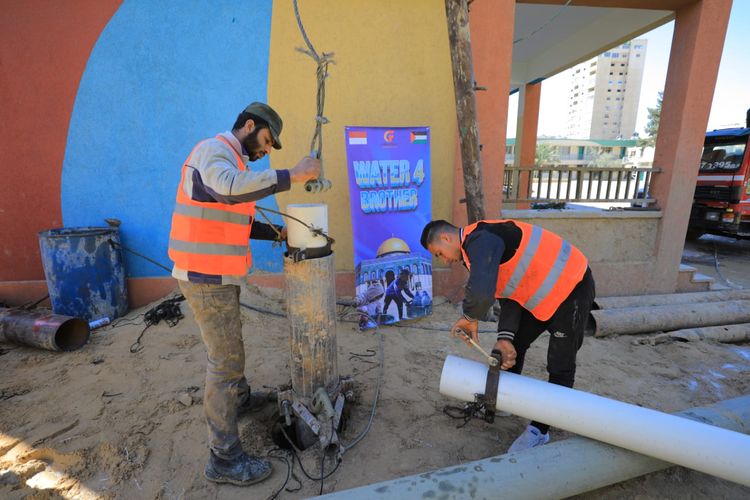 Golden Future Indonesia mewujudkan pembangunan Sumur air bersih di Yerussalem, Al Quds & Khan Yunis sebuah wilayah yang terletak di dekat kompleks masjid Al Aqsha & Wilayah Gaza.