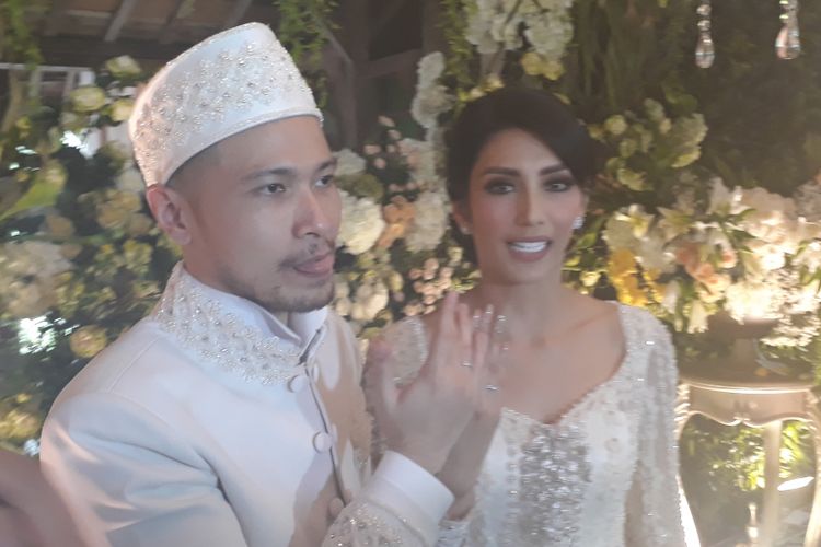 Tyas Mirasih (30) resmi menikah dengan Raden Muhamad Soedjono (31) di Plataran Cilandak, Cilandak KKO Marinir, Jakarta Selatan, Sabtu (8/7/2017). 