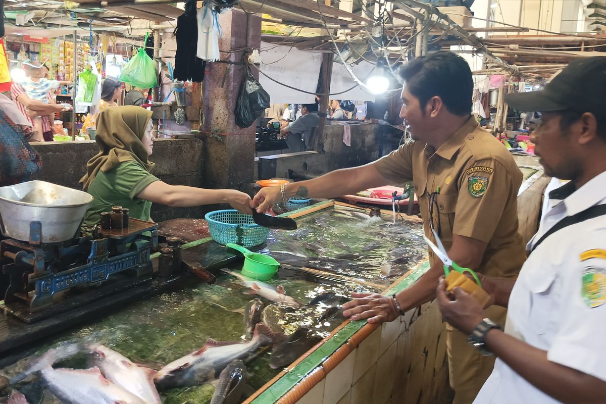 Keluh Pedagang di Pasar Kahayan Palangka Raya, Pisaunya Disita Saat Kunjungan Wapres Gibran