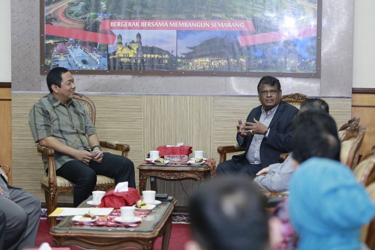 Wali Kota Semarang, Hendrar Prihadi, menerima perwakilan KTM-Sportmotorcycle AG, Selvaraj Narayana, di kantornya, Selasa (20/3/2018)