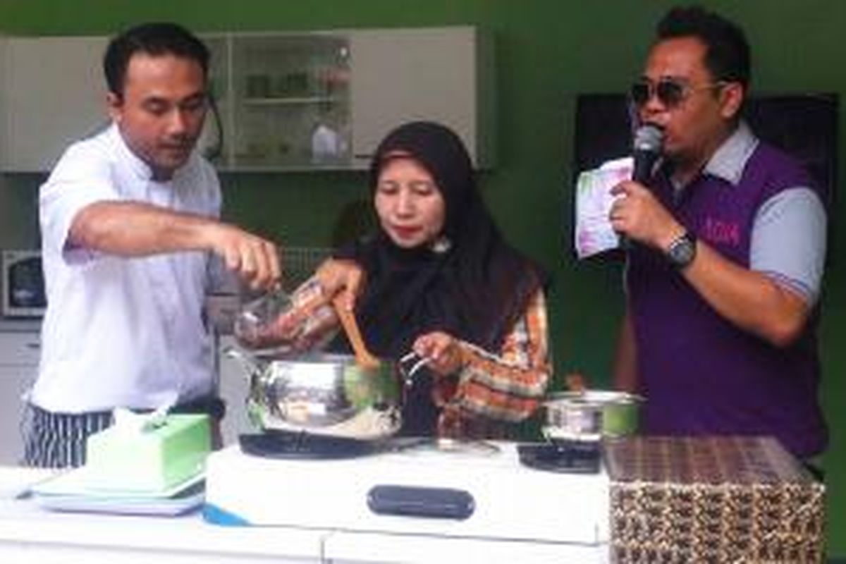 Demo masak di Nova ladies fair banyak menarik minat ibu-ibu untuk ikut serta