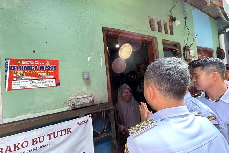 Ribuan Rumah di Solo Mulai Ditempeli Stiker 