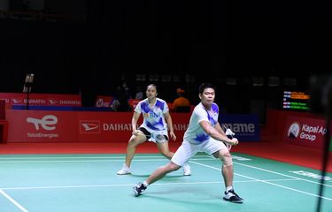 Praveen/Melati selaku ganda campuran unggulan kedua tersingkir pada babak 32 besar Indonesia Masters 2021 setelah kalah dari pasangan India,&nbsp;Dhruh Kapila/Reddy N. Sikki.