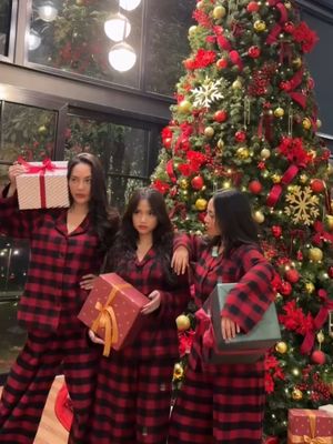 Rachel Vennya dan Fuji tampil kompak menemani Erika Carlina rayakan Natal. Outfit kembaran bernuansa merah mereka curi perhatian.