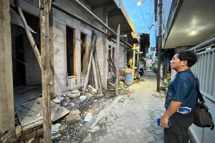 Pembongkaran Rumah Kakek Ahwa