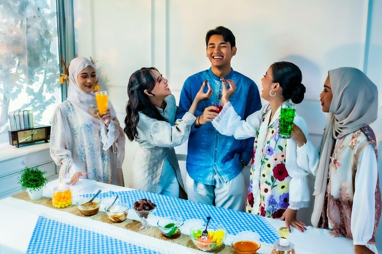 Istilah mokel sering muncul saat Ramadhan. Ini arti mokel dan bagaimana hukumnya dalam Islam.