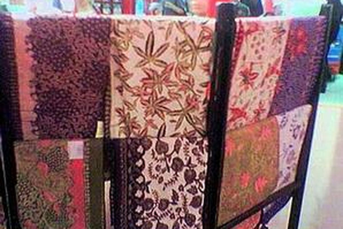 Beragam Jenis Batik Lasem koleksi Santoso, pemilik usaha 