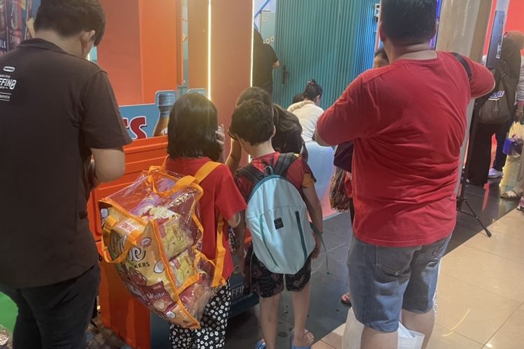 Berburu Tas Snack Jumbo, Tren Baru di PRJ 2025