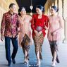 Merah Merona Kebaya Maudy Ayunda Kala Wisuda S2 di Stanford University